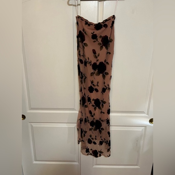 House of CB Imaan floral bias cut maxi skirt in dusty pink Devore - Picture 13 of 13